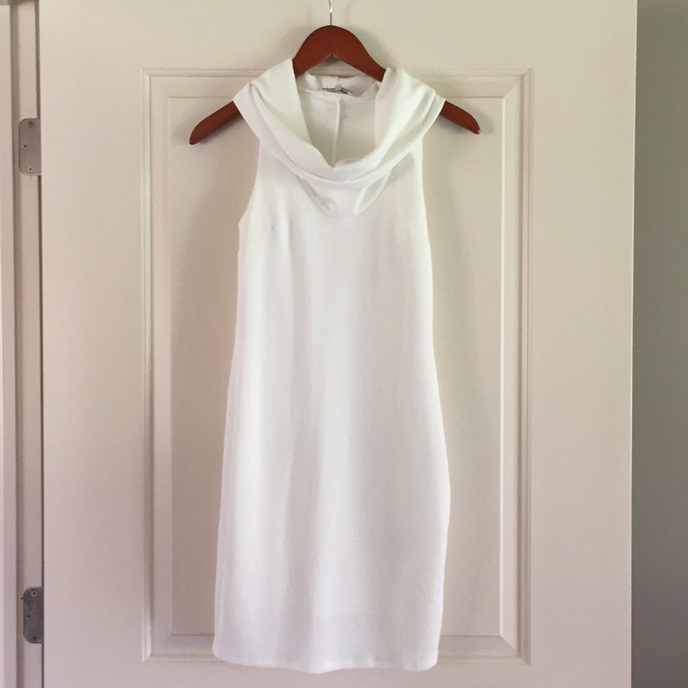 Fitted White Scoop Neck Dress